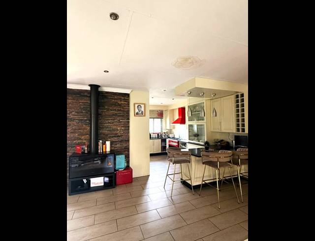 3 BEDROOM HOUSE FOR SALE IN ECO PARK ESTATE